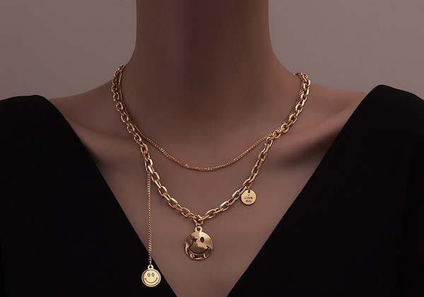 Dnevna ženska ogrlica sa tri privjeska