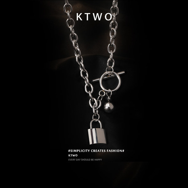 Γυναικείο casual κολιέ με μενταγιόν σε ασημί χρώμα