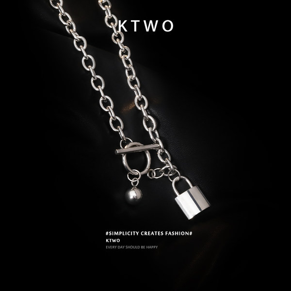 Γυναικείο casual κολιέ με μενταγιόν σε ασημί χρώμα