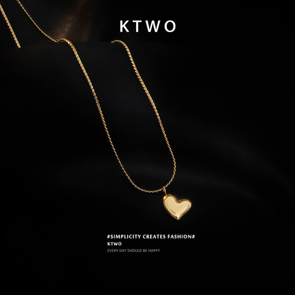 Ženska ogrlica zlatne boje sa privjeskom u obliku srca