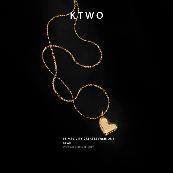 Ženska ogrlica zlatne boje sa privjeskom u obliku srca