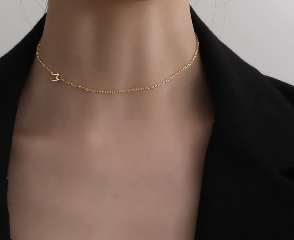 Κομψό γυναικείο κολιέ σε χρυσό χρώμα