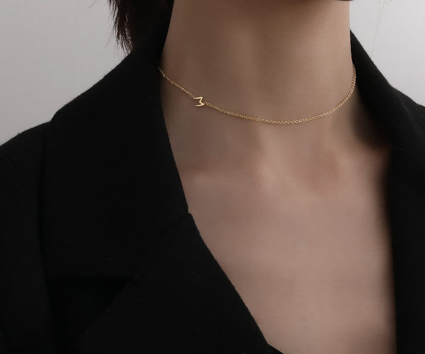 Κομψό γυναικείο κολιέ σε χρυσό χρώμα