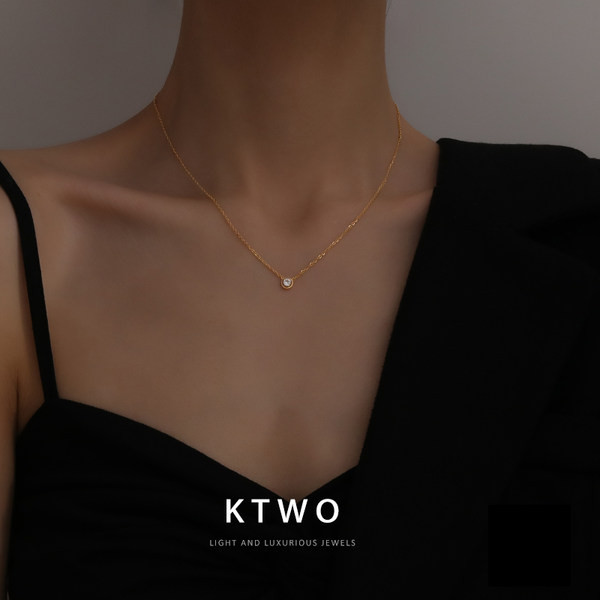 Ženska ogrlica s kamenim privjeskom