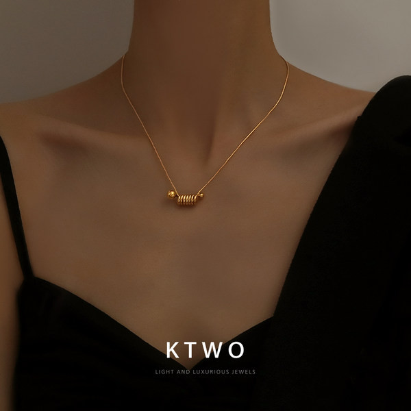 Γυναικείο χρυσό κολιέ με διακόσμηση