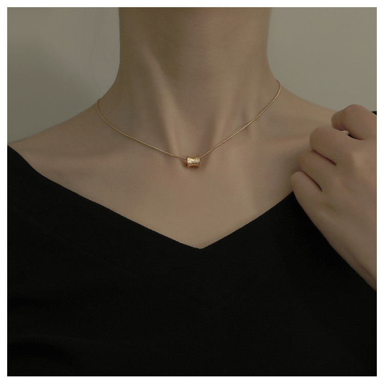 Elegantna elegantna ženska ogrlica s privjeskom