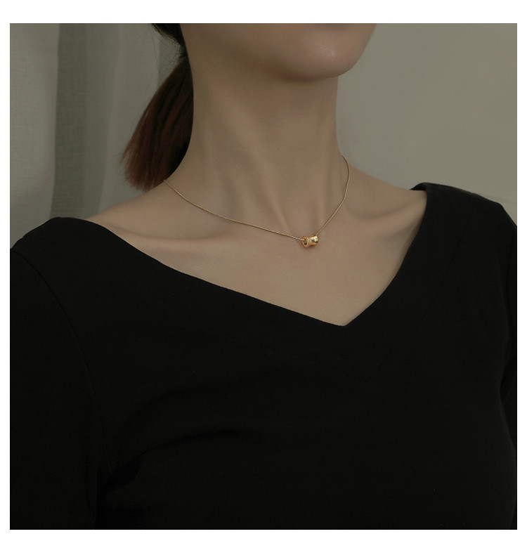 Elegantna elegantna ženska ogrlica s privjeskom