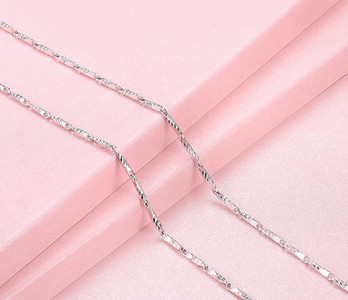 Γυναικεία αλυσίδα σε ασημί χρώμα