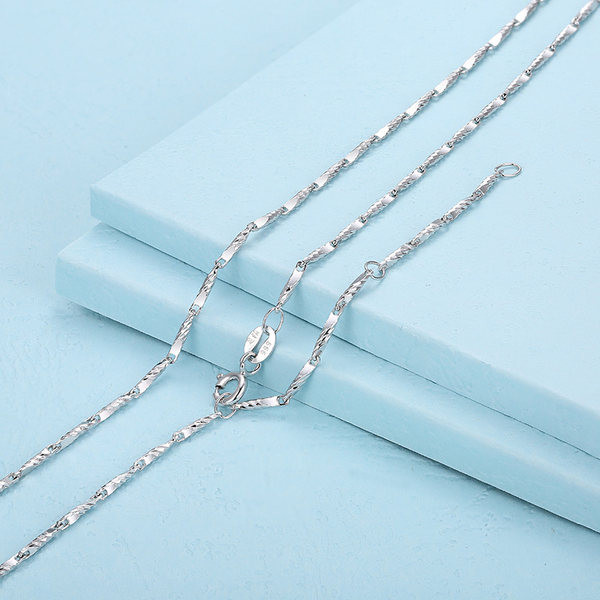 Γυναικεία αλυσίδα σε ασημί χρώμα