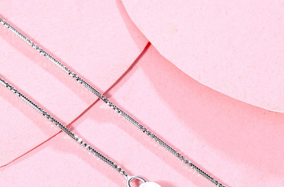 Κομψό γυναικείο λεπτό κολιέ σε διαφορετικά μοντέλα