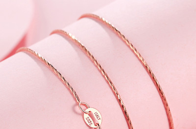 Κομψό γυναικείο λεπτό κολιέ σε διαφορετικά μοντέλα