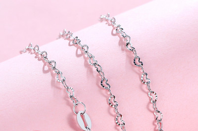 Κομψό γυναικείο λεπτό κολιέ σε διαφορετικά μοντέλα