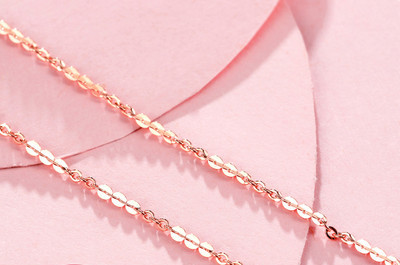 Κομψό γυναικείο λεπτό κολιέ σε διαφορετικά μοντέλα