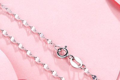 Κομψό γυναικείο λεπτό κολιέ σε διαφορετικά μοντέλα