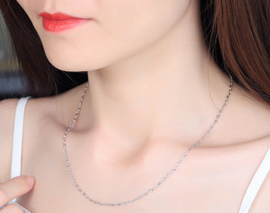 Moderan ženski lanac u nekoliko modela