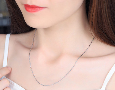 Moderan ženski lanac u nekoliko modela