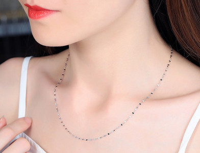 Moderan ženski lanac u nekoliko modela