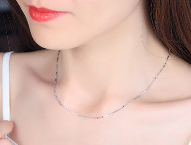 Moderan ženski lanac u nekoliko modela