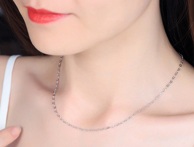 Moderan ženski lanac u nekoliko modela