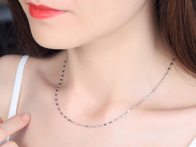 Moderan ženski lanac u nekoliko modela