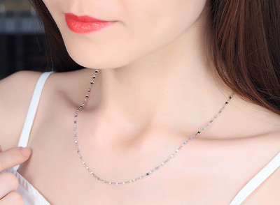 Moderan ženski lanac u nekoliko modela