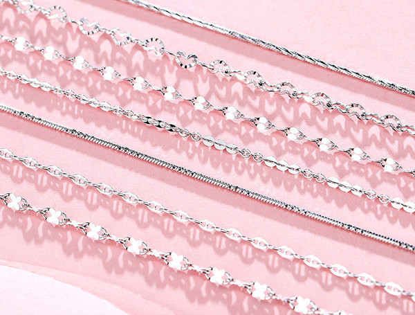 Moderan ženski lanac u nekoliko modela