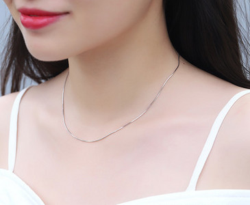 Γυναικείο κολιέ σε ασημί χρώμα - τρία μοντέλα