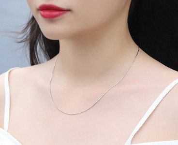 Γυναικείο κολιέ σε ασημί χρώμα - τρία μοντέλα