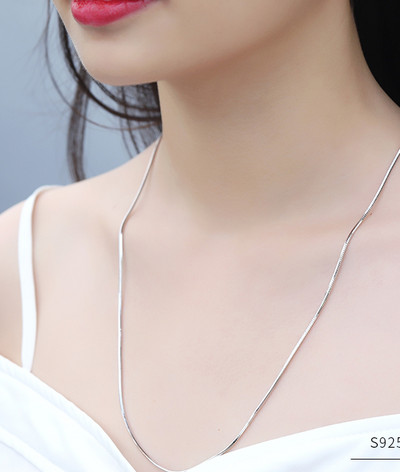 Γυναικείο κολιέ σε ασημί χρώμα - τρία μοντέλα