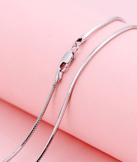 Γυναικείο κολιέ σε ασημί χρώμα - τρία μοντέλα