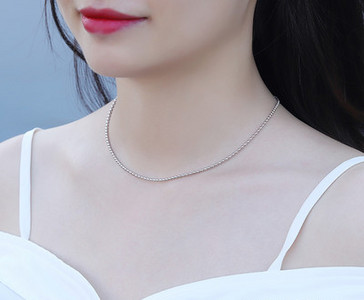 Κλασικό μοντέλο γυναικεία αλυσίδα μονόχρωμο σε ασημί χρώμα