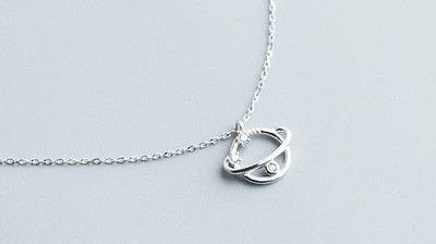 Γυναικείο ασημένιο κολιέ με μενταγιόν και διακοσμητικές πέτρες