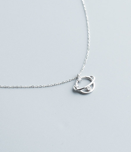 Γυναικείο ασημένιο κολιέ με μενταγιόν και διακοσμητικές πέτρες