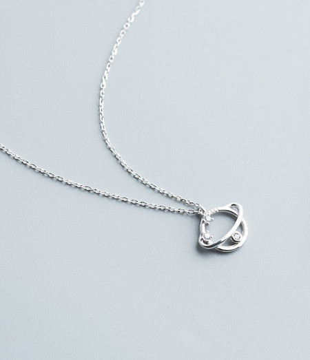 Γυναικείο ασημένιο κολιέ με μενταγιόν και διακοσμητικές πέτρες