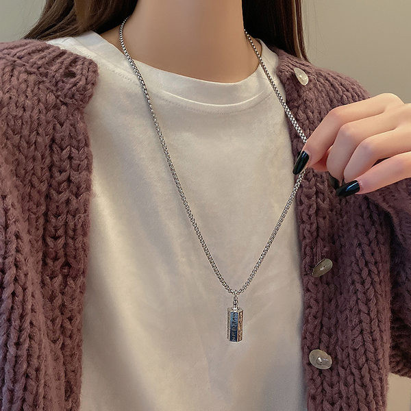 Ženski srebrni lančić sa privjeskom