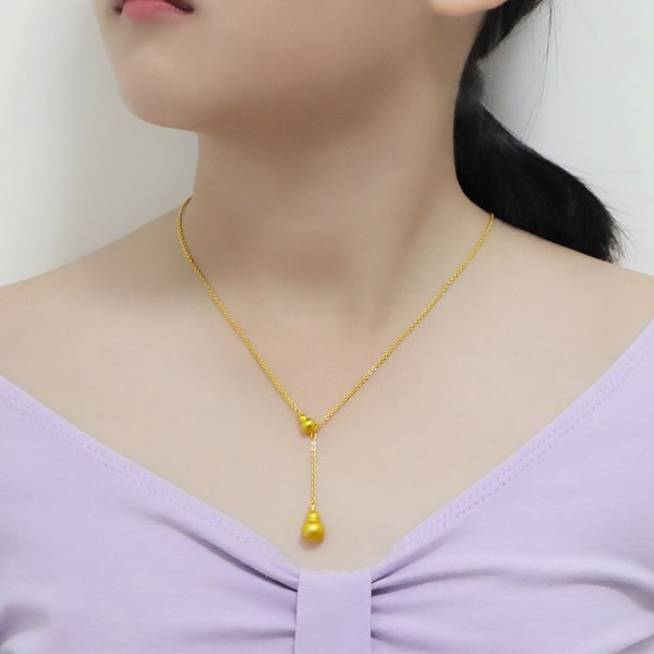 Дамска верижка с висулка - златист цвят