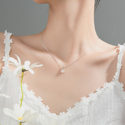 Νέο μοντέλο γυναικείο κολιέ με μενταγιόν σε ασημί χρώμα