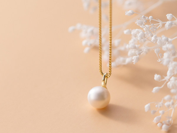 Елегантно дамско колие с декоративна перла