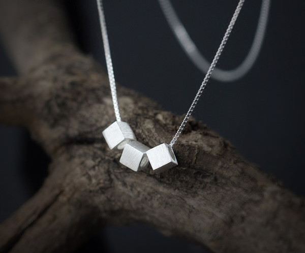 Ежедневно колие с висулки - за жени