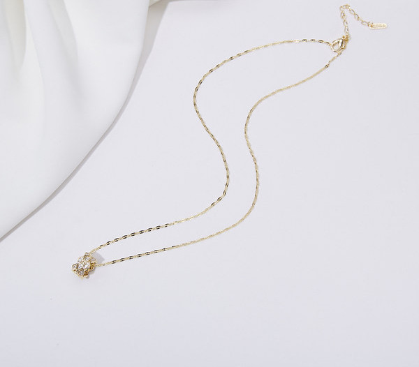 Γυναικείο κολιέ σε χρυσό  χρώμα με διάφορα μενταγιόν