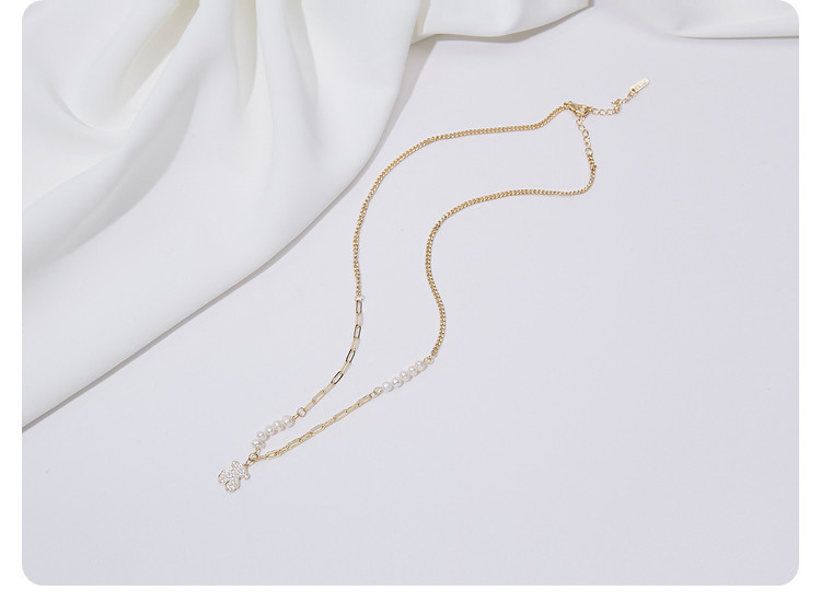 Γυναικείο κολιέ σε χρυσό  χρώμα με διάφορα μενταγιόν