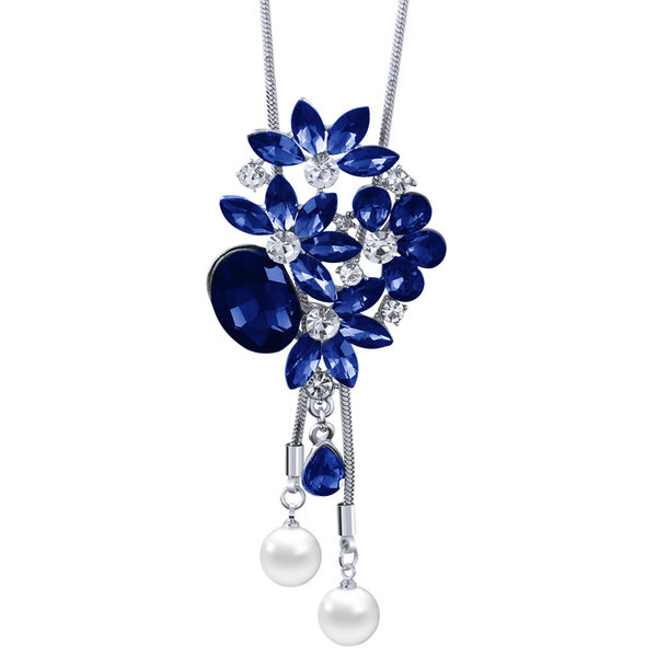 Dugačka ženska ogrlica s ukrasom od kamenčića i bisera