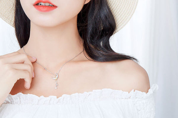 Dnevna srebrna ogrlica s privjescima