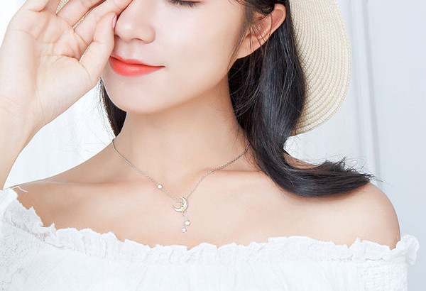 Dnevna srebrna ogrlica s privjescima