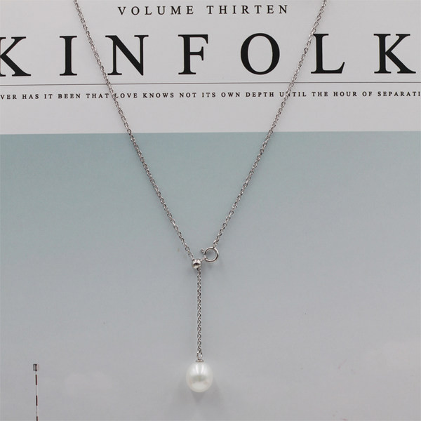 Дамско колие с перла в сребрист цвят