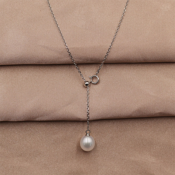 Дамско колие с перла в сребрист цвят