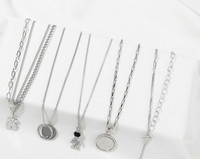 Γυναικείο κολιέ με μενταγιόν διάφορα μοντέλα σε ασημί χρώμα
