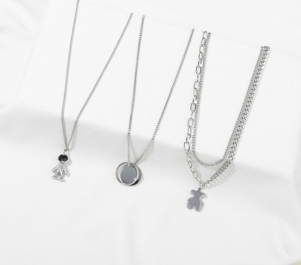 Γυναικείο κολιέ με μενταγιόν διάφορα μοντέλα σε ασημί χρώμα