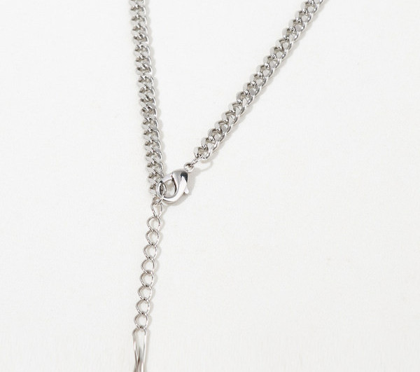 Μοντέρνο ασημένιο κολιέ με μενταγιόν