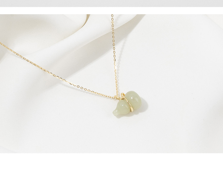 Дамско верижка с висулка камък